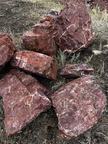 Ландшафтные глыбы красно-фиолетовые 200-1000 килограмм купить в Зеленограду