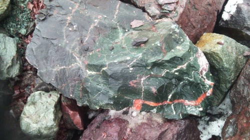 Гигантские зелёные валуны для ландшафтного дизайна весом более 5 тонн купить в Зеленограду