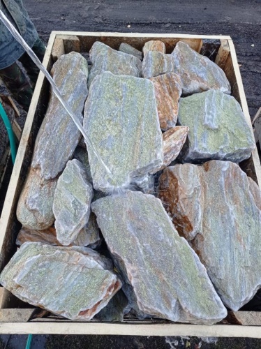 Златолит жёлтый, жёлто-зелёный глыбки и валуны для ланшафтного дизайна купить в Зеленограду
