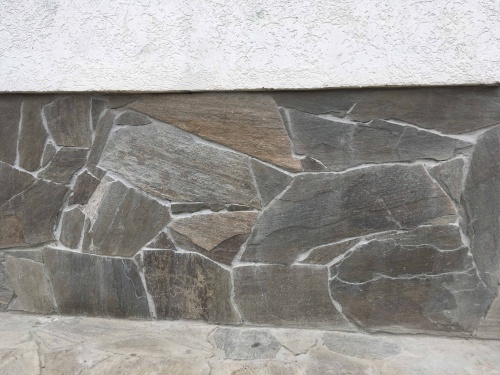 Плитняк златолит Уральский для цоколя, отмостки купить в Зеленограду