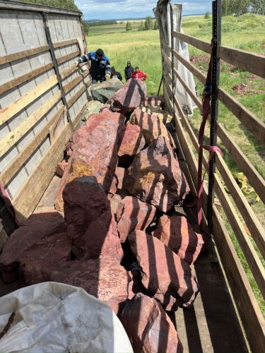 Ландшафтные глыбы красно-фиолетовые 200-1000 килограмм купить в Зеленограду