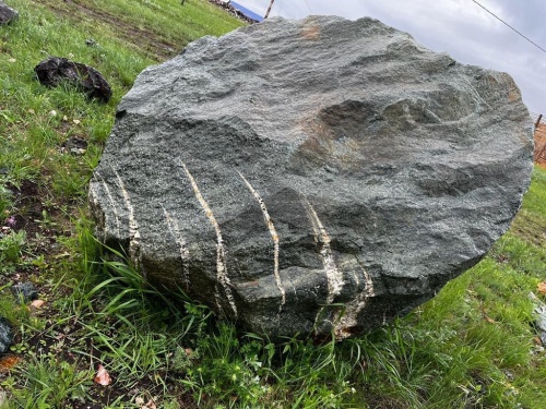 Гигантские зелёные валуны для ландшафтного дизайна весом более 5 тонн купить в Зеленограду