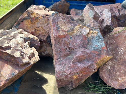 Ландшафтные глыбы красно-фиолетовые 200-1000 килограмм купить в Зеленограду