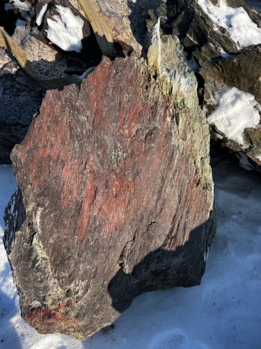 Ландшафтные глыбы красно-фиолетовые 200-1000 килограмм купить в Зеленограду