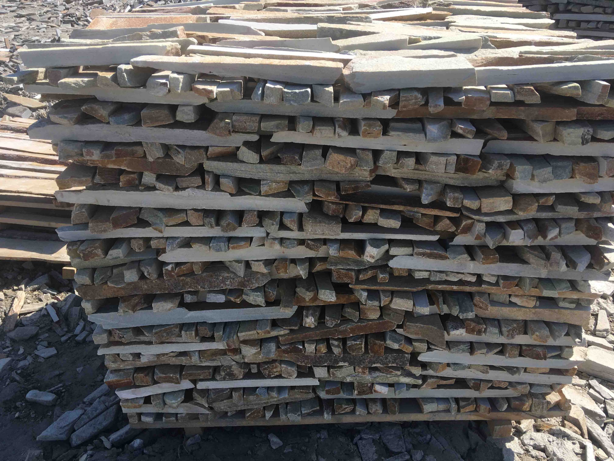 Горбушка златолит золотистый для облицовки купить в Зеленограду