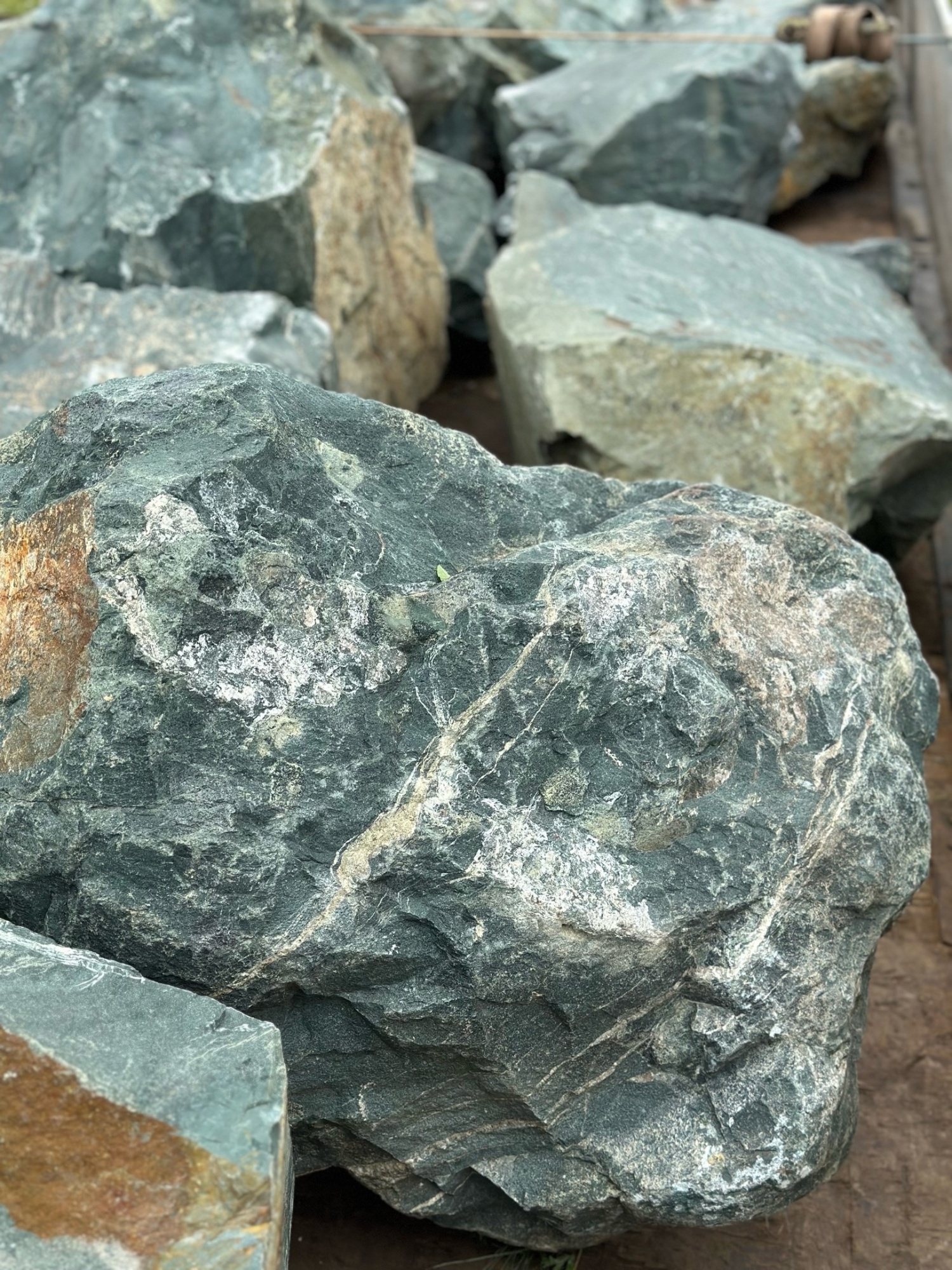 Камни для ландшафтного дизайна зелёные 10-60 килограмм купить в Зеленограду