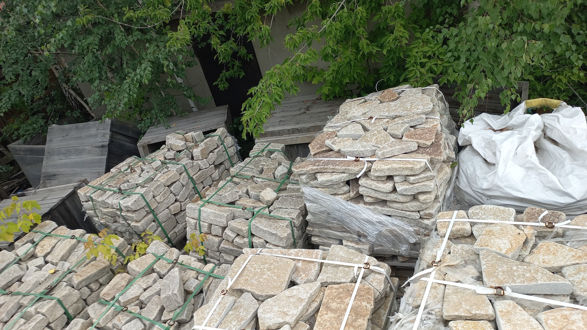 Плитняк гранитный галтованный купить в Зеленограду