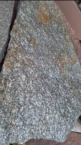 Плитняк златолит серебристый для цоколя, отмостки купить в Зеленограду