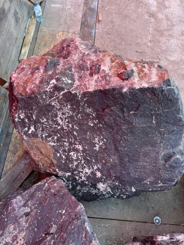 Камни для ландшафтного дизайна красно-фиолетовые 10-60 килограмм купить в Зеленограду