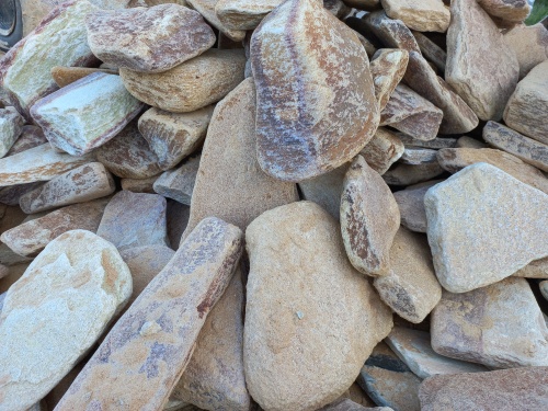 Златолит жёлтый, жёлто-зелёный глыбки и валуны для ланшафтного дизайна купить в Зеленограду