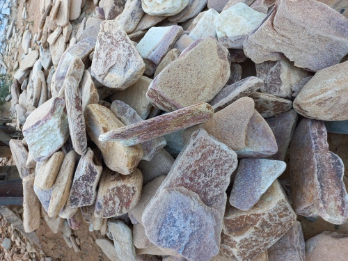 Златолит жёлтый, жёлто-зелёный глыбки и валуны для ланшафтного дизайна купить в Зеленограду